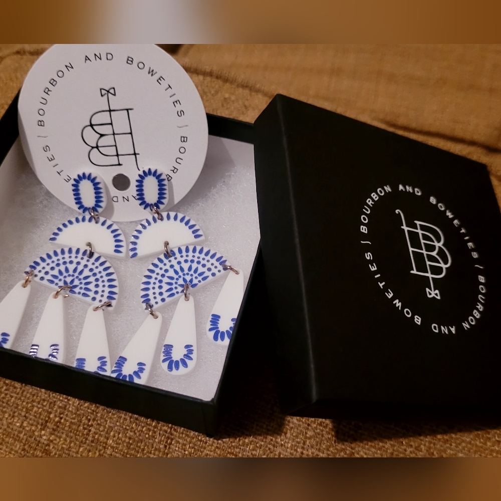 NWOT Lightweight moracan inspired chandelier earings 💙🤍 - Picture 2 of 3